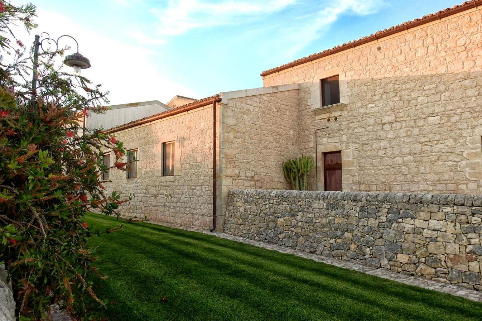 Agriturismobugilfezza Di Tgesd 모디카 외부 사진